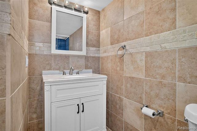 22435 Lange Street, Saint Clair Shores, MI 48080