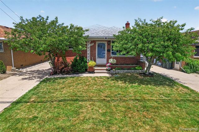 22435 Lange Street, Saint Clair Shores, MI 48080