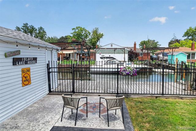 22435 Lange Street, Saint Clair Shores, MI 48080