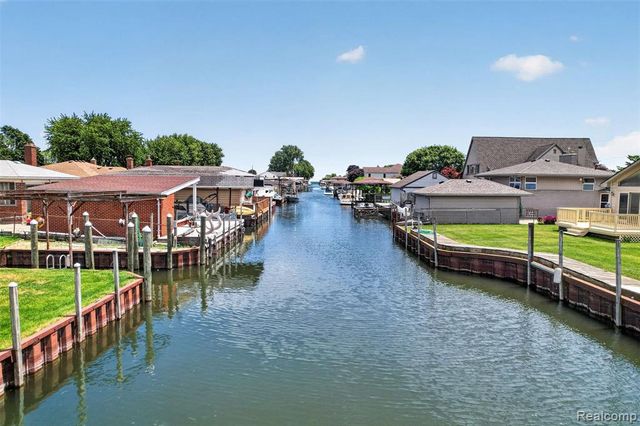 22435 Lange Street, Saint Clair Shores, MI 48080