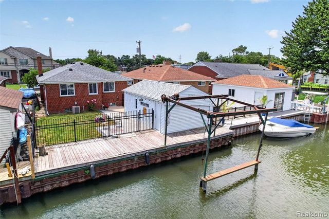 22435 Lange Street, Saint Clair Shores, MI 48080