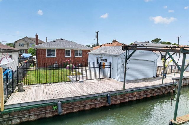 22435 Lange Street, Saint Clair Shores, MI 48080