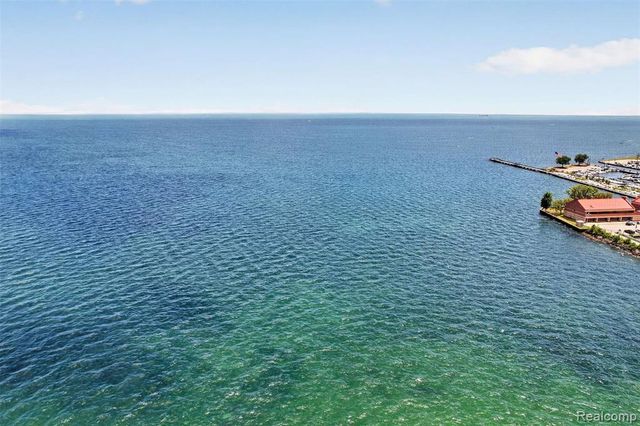 22435 Lange Street, Saint Clair Shores, MI 48080