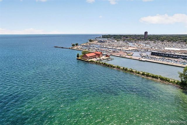 22435 Lange Street, Saint Clair Shores, MI 48080