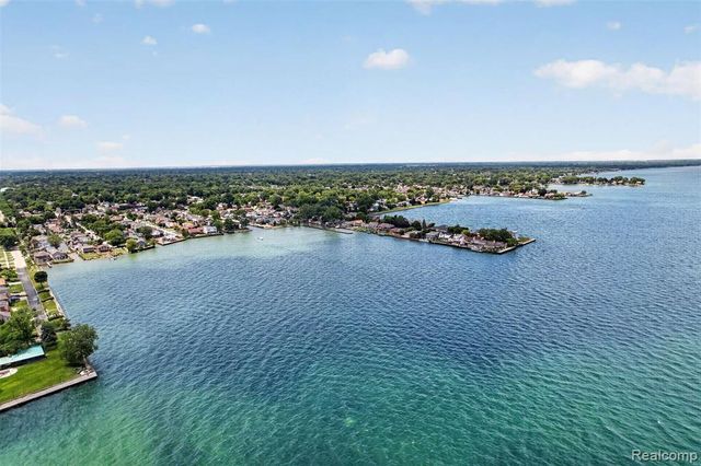 22435 Lange Street, Saint Clair Shores, MI 48080
