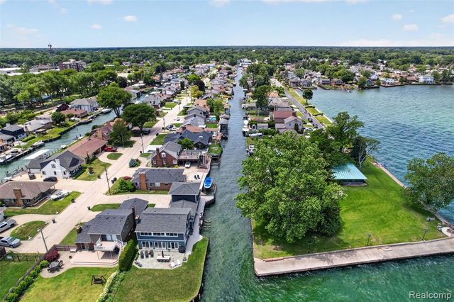 22435 Lange Street, Saint Clair Shores, MI 48080