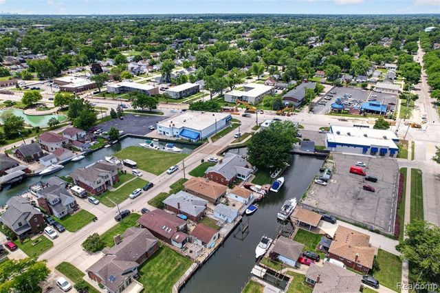 22435 Lange Street, Saint Clair Shores, MI 48080
