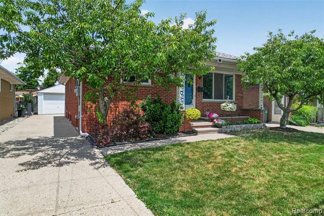 22435 Lange Street, Saint Clair Shores, MI 48080