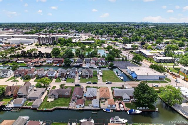 22435 Lange Street, Saint Clair Shores, MI 48080
