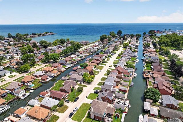 22435 Lange Street, Saint Clair Shores, MI 48080