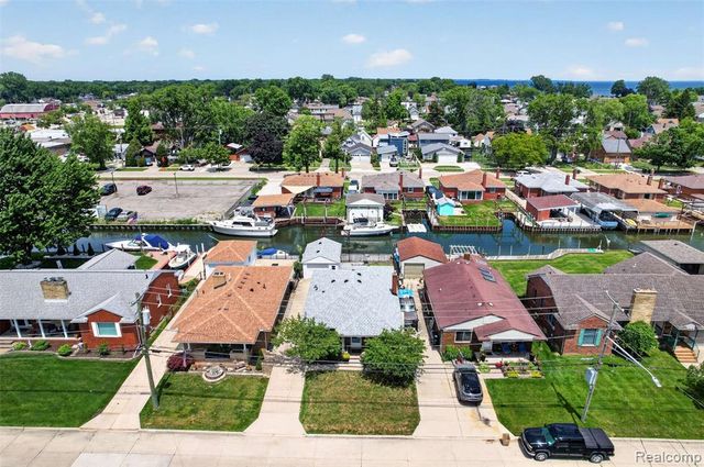 22435 Lange Street, Saint Clair Shores, MI 48080
