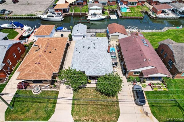 22435 Lange Street, Saint Clair Shores, MI 48080