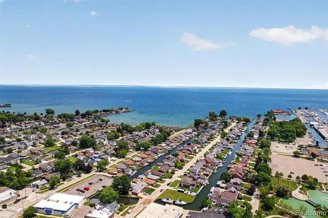 22435 Lange Street, Saint Clair Shores, MI 48080