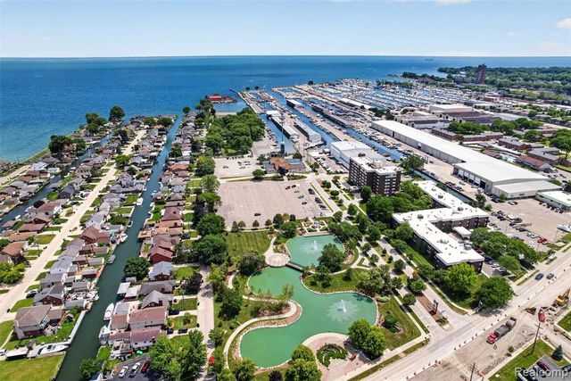 22435 Lange Street, Saint Clair Shores, MI 48080