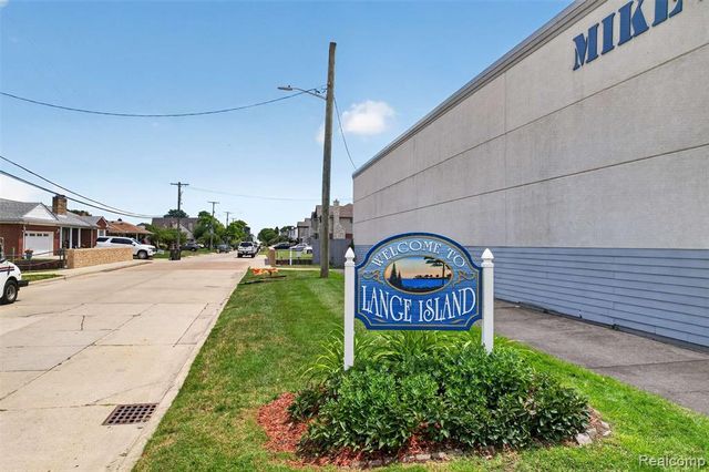 22435 Lange Street, Saint Clair Shores, MI 48080