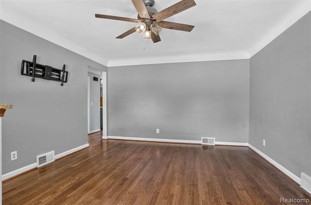 22435 Lange Street, Saint Clair Shores, MI 48080