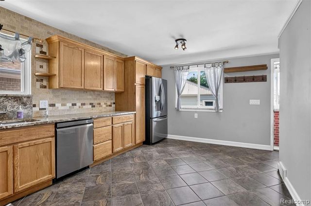 22435 Lange Street, Saint Clair Shores, MI 48080