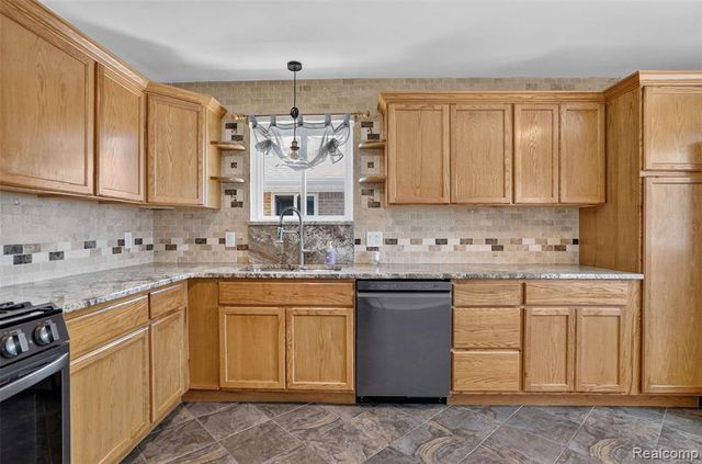 22435 Lange Street, Saint Clair Shores, MI 48080