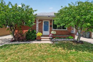 22435 Lange Street, Saint Clair Shores, MI 48080