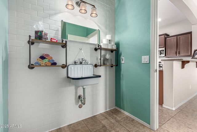 3914 E CONSTANCE Way, Phoenix, AZ 85042