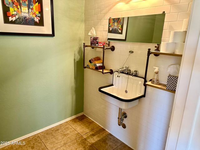 3914 E CONSTANCE Way, Phoenix, AZ 85042