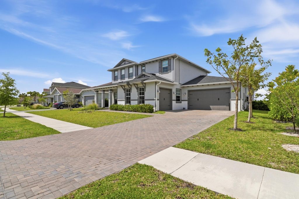 655 Hookline Circle, Loxahatchee, FL 33470