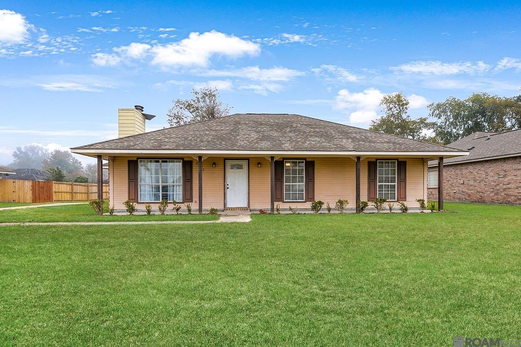 2382 Ory Dr, Brusly, LA 70719