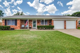 813 Irwin Drive, Hurst, TX 76053