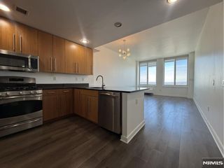 600 12th 1017, Palisades Park, NJ 07650