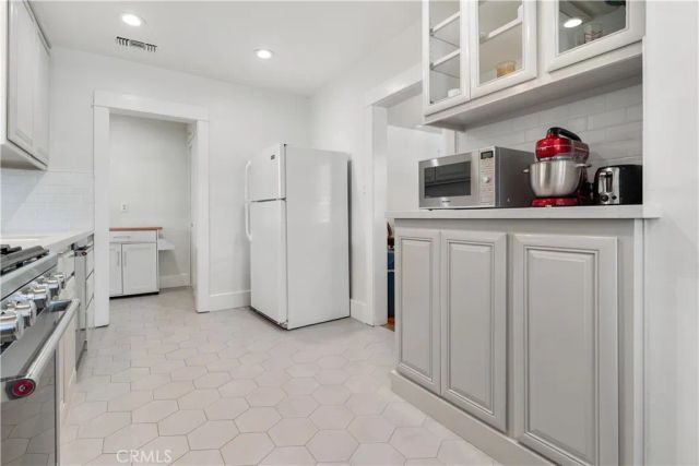 2709 Sunset Avenue, Bakersfield, CA 93304