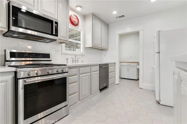 2709 Sunset Avenue, Bakersfield, CA 93304