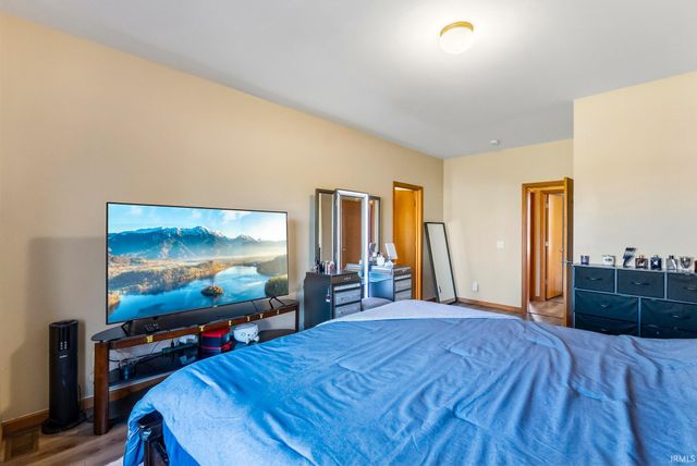 4307 N Lighthouse Drive, Warsaw, IN 46582