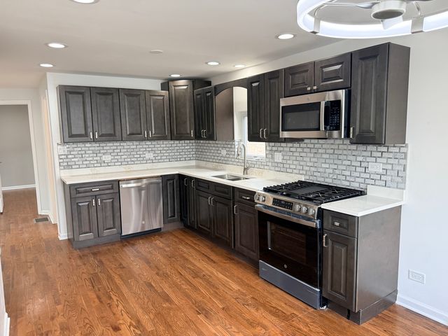 7805 S Homan Avenue, Chicago, IL 60652