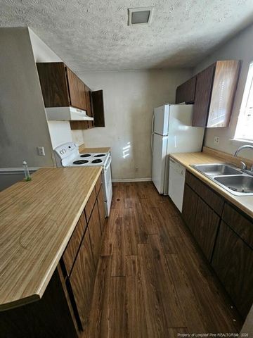 933 Applewood Lane, Fayetteville, NC 28303