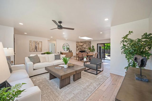 945 Trestle Glen Way, Sacramento, CA 95831