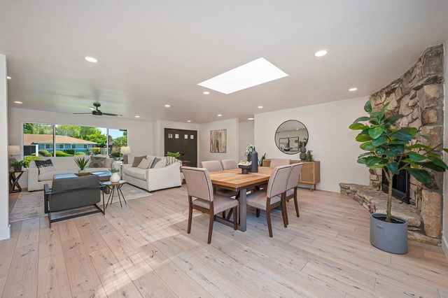 945 Trestle Glen Way, Sacramento, CA 95831