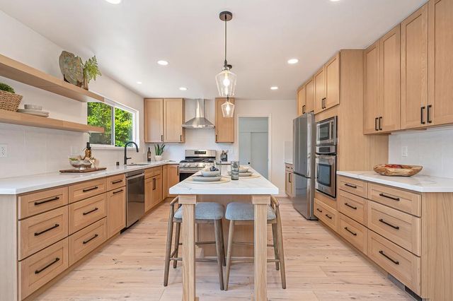 945 Trestle Glen Way, Sacramento, CA 95831