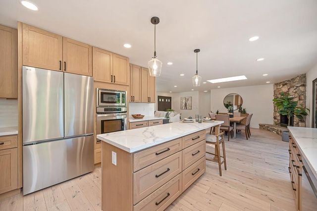 945 Trestle Glen Way, Sacramento, CA 95831
