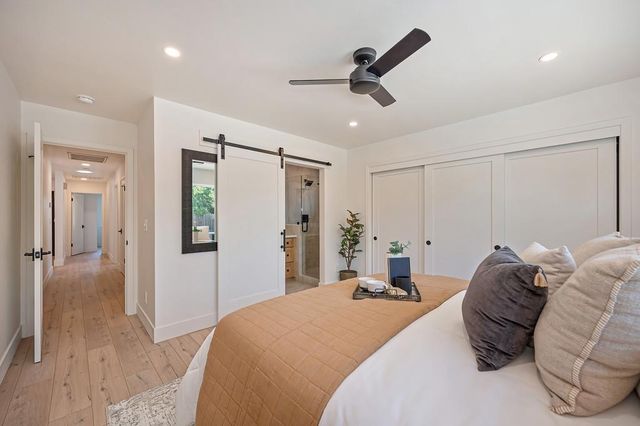 945 Trestle Glen Way, Sacramento, CA 95831