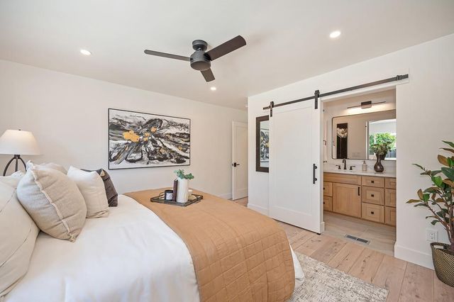 945 Trestle Glen Way, Sacramento, CA 95831