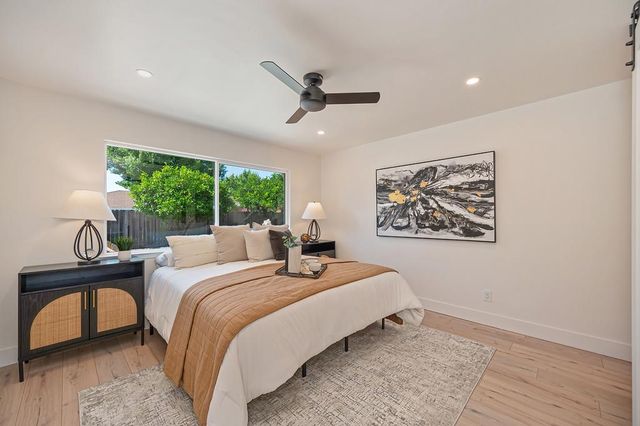 945 Trestle Glen Way, Sacramento, CA 95831