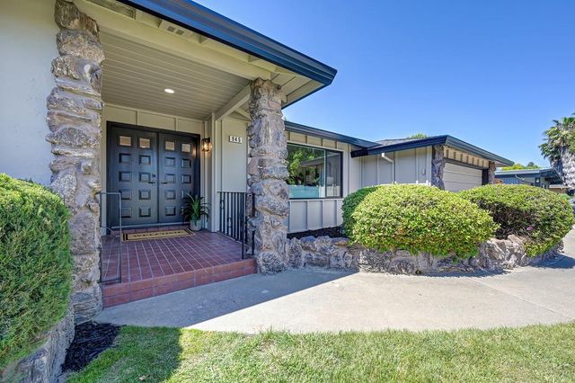 945 Trestle Glen Way, Sacramento, CA 95831