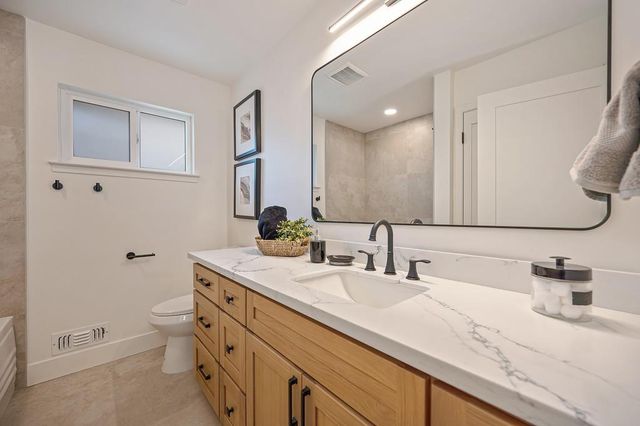 945 Trestle Glen Way, Sacramento, CA 95831