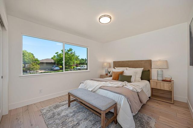 945 Trestle Glen Way, Sacramento, CA 95831