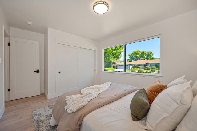 945 Trestle Glen Way, Sacramento, CA 95831