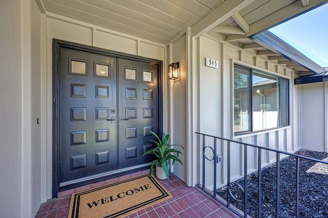 945 Trestle Glen Way, Sacramento, CA 95831