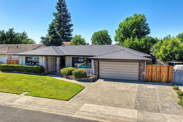 945 Trestle Glen Way, Sacramento, CA 95831