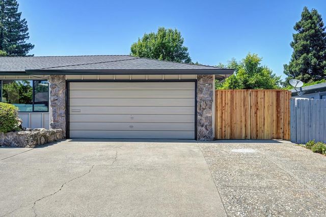 945 Trestle Glen Way, Sacramento, CA 95831