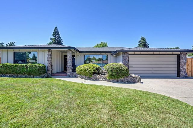 945 Trestle Glen Way, Sacramento, CA 95831