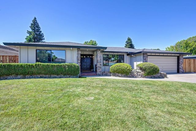 945 Trestle Glen Way, Sacramento, CA 95831